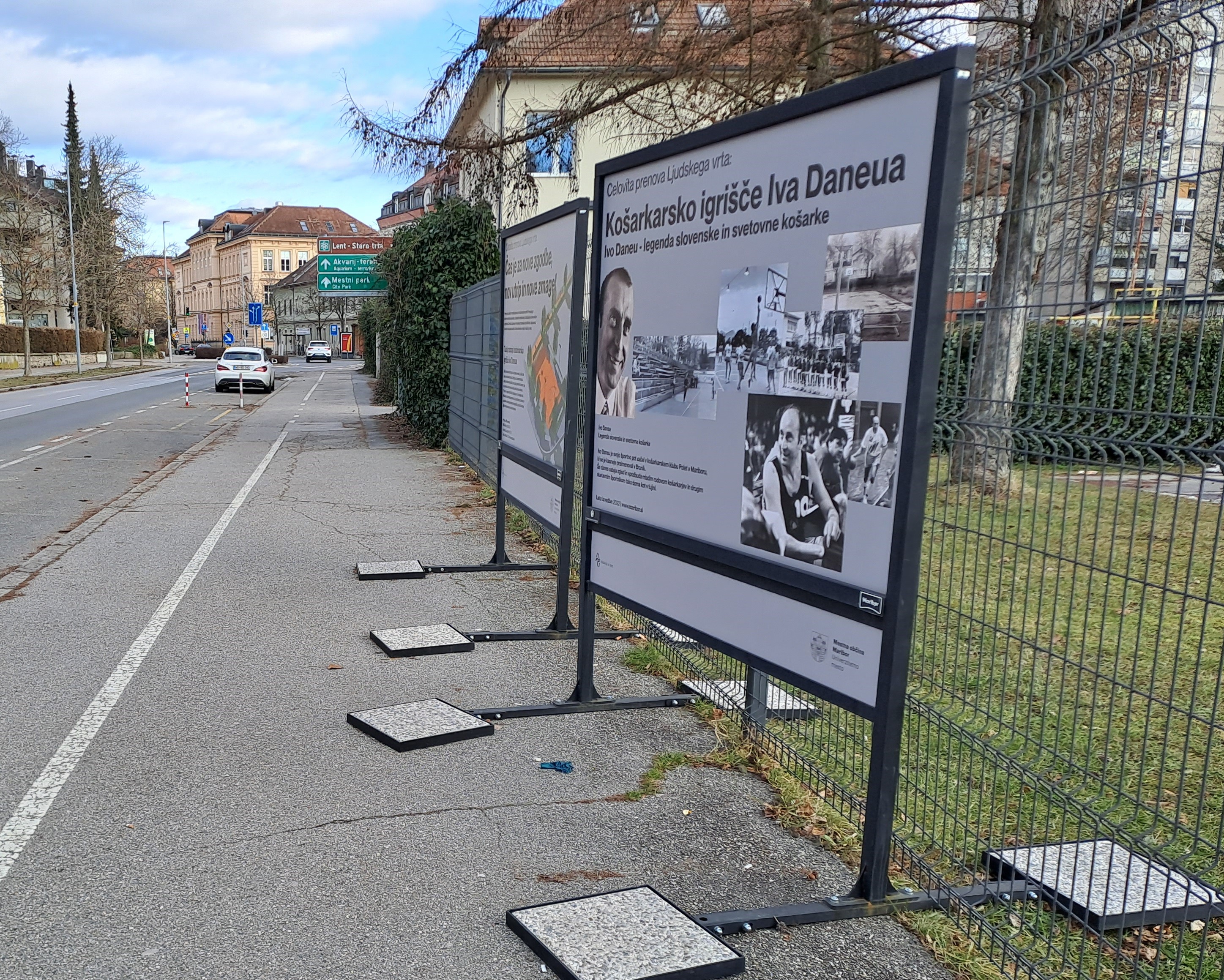 Informacijske table v Mladinski ulici