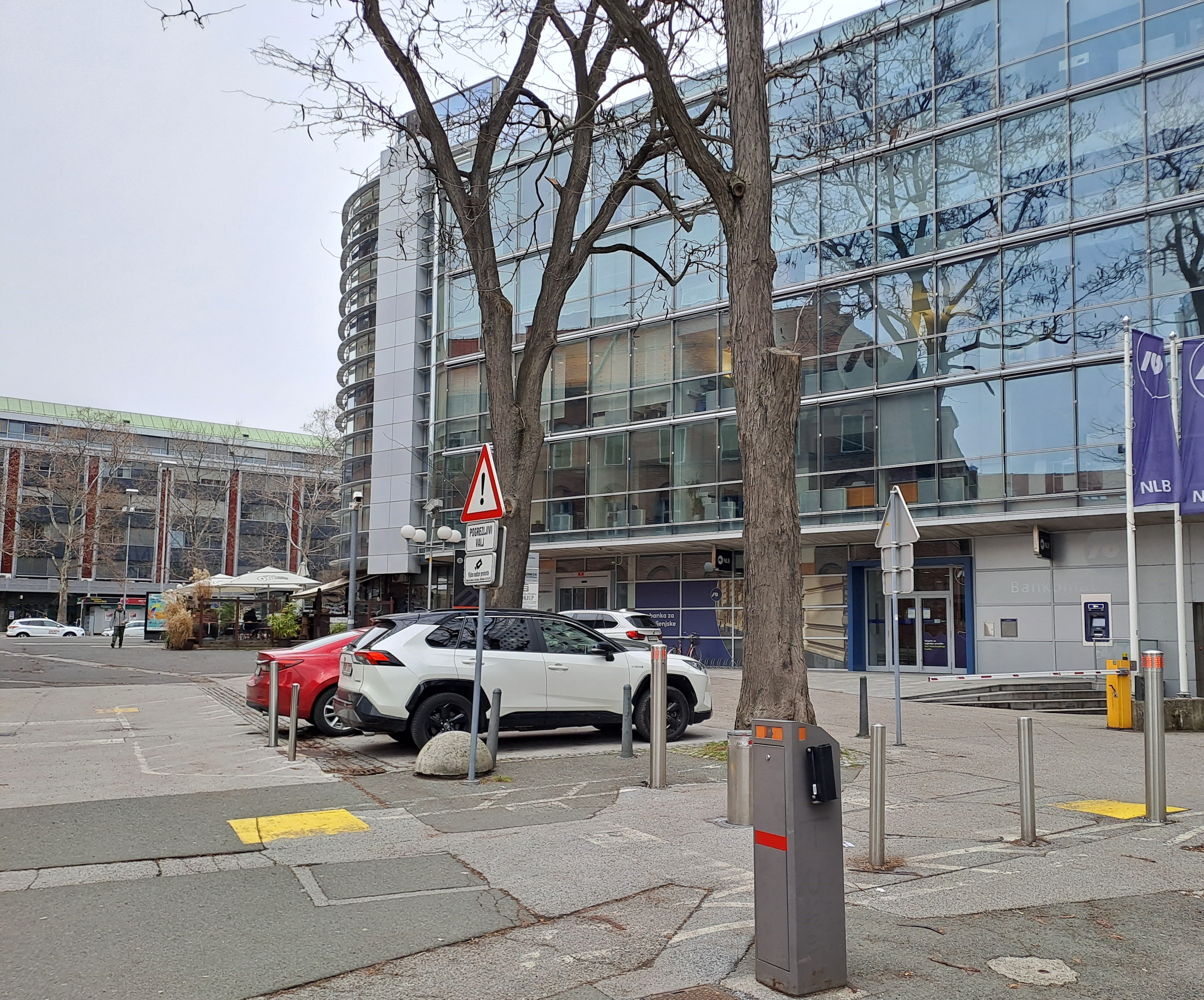 Neprimerno parkirišče v Ulici Vita Kraigherja