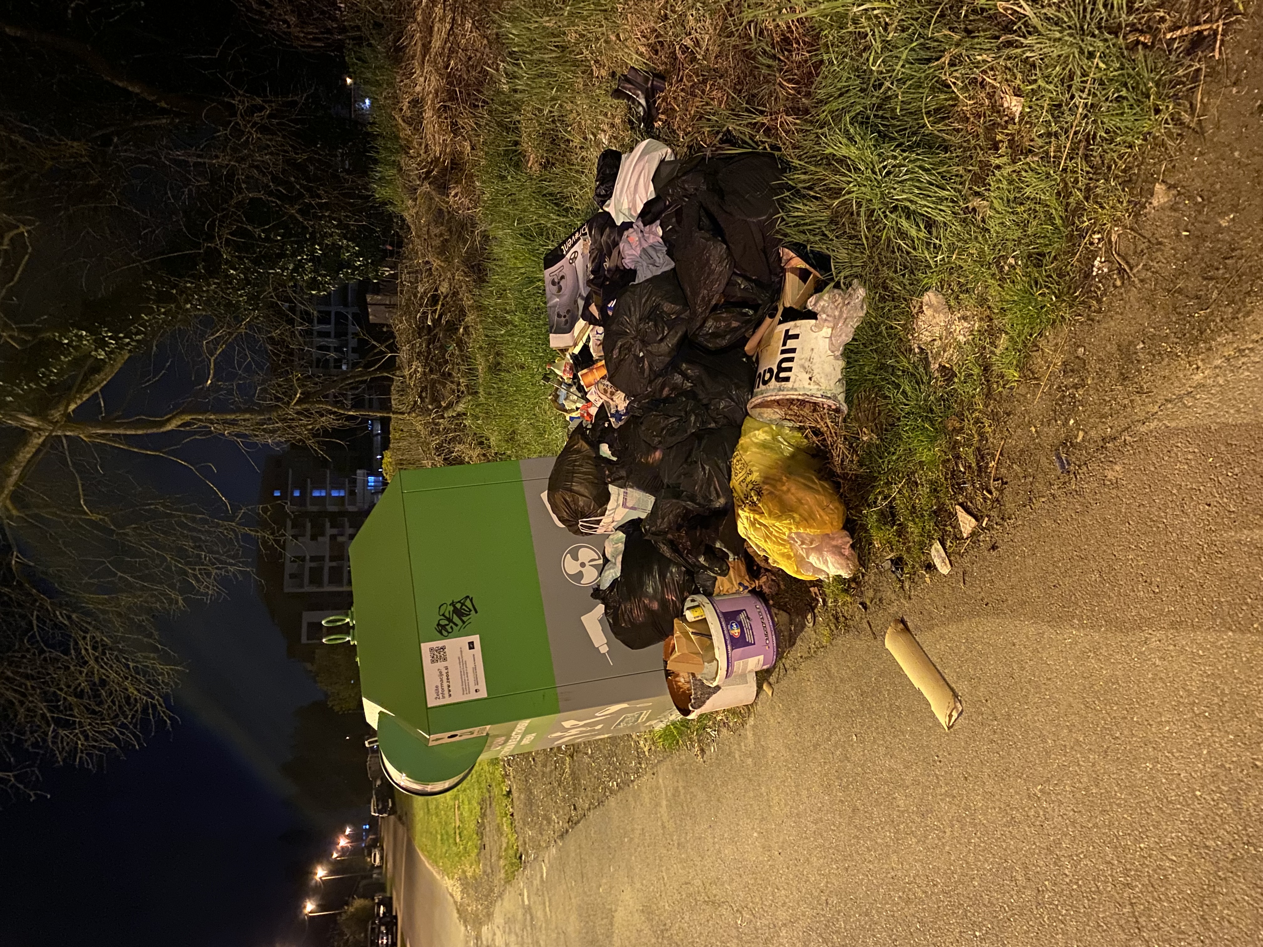 Odlaganje smeti v Ulici I. internacionale