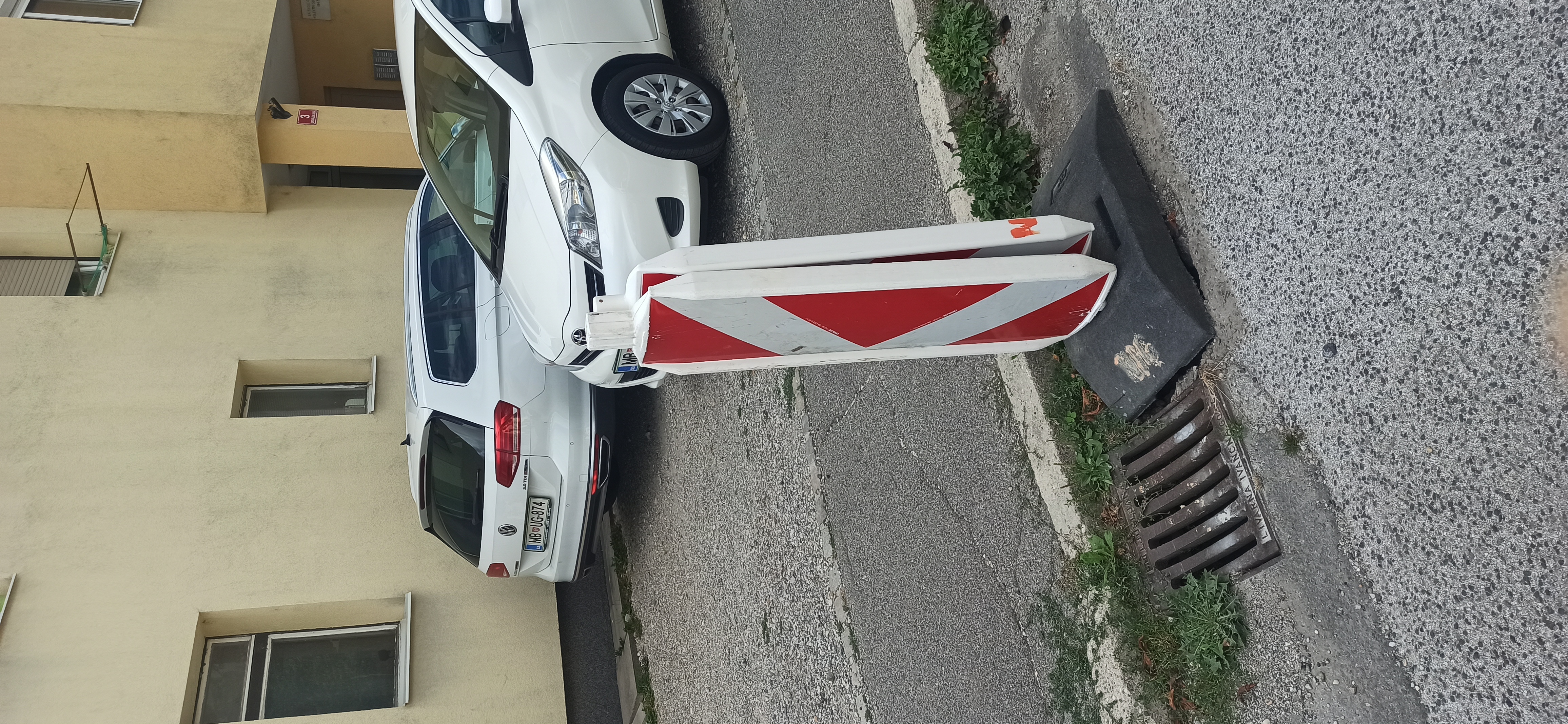 Popravilo cestišča ob odtočnem kanalu