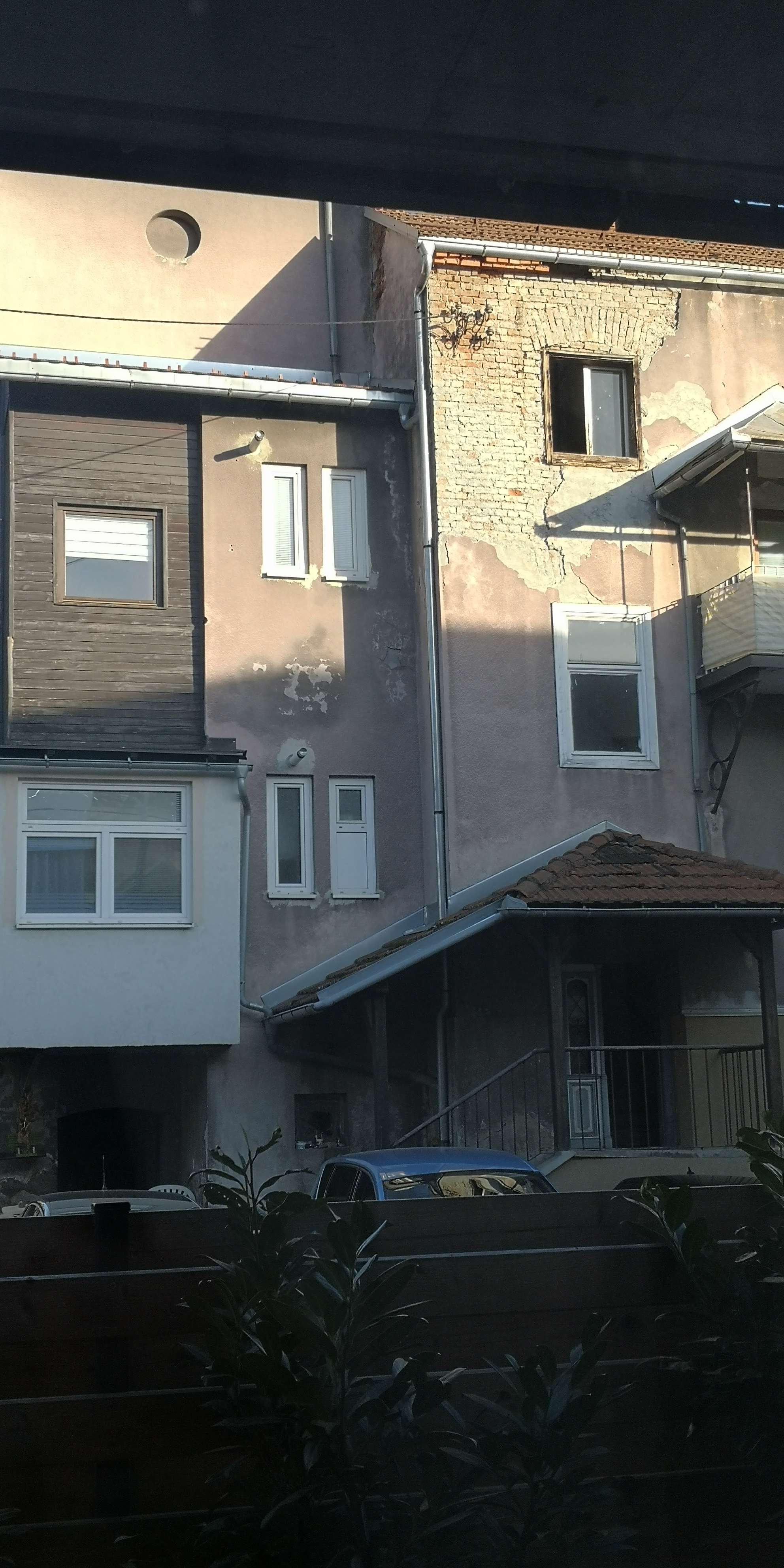 Obnova razpadajočih objektov na Šentiljski cesti