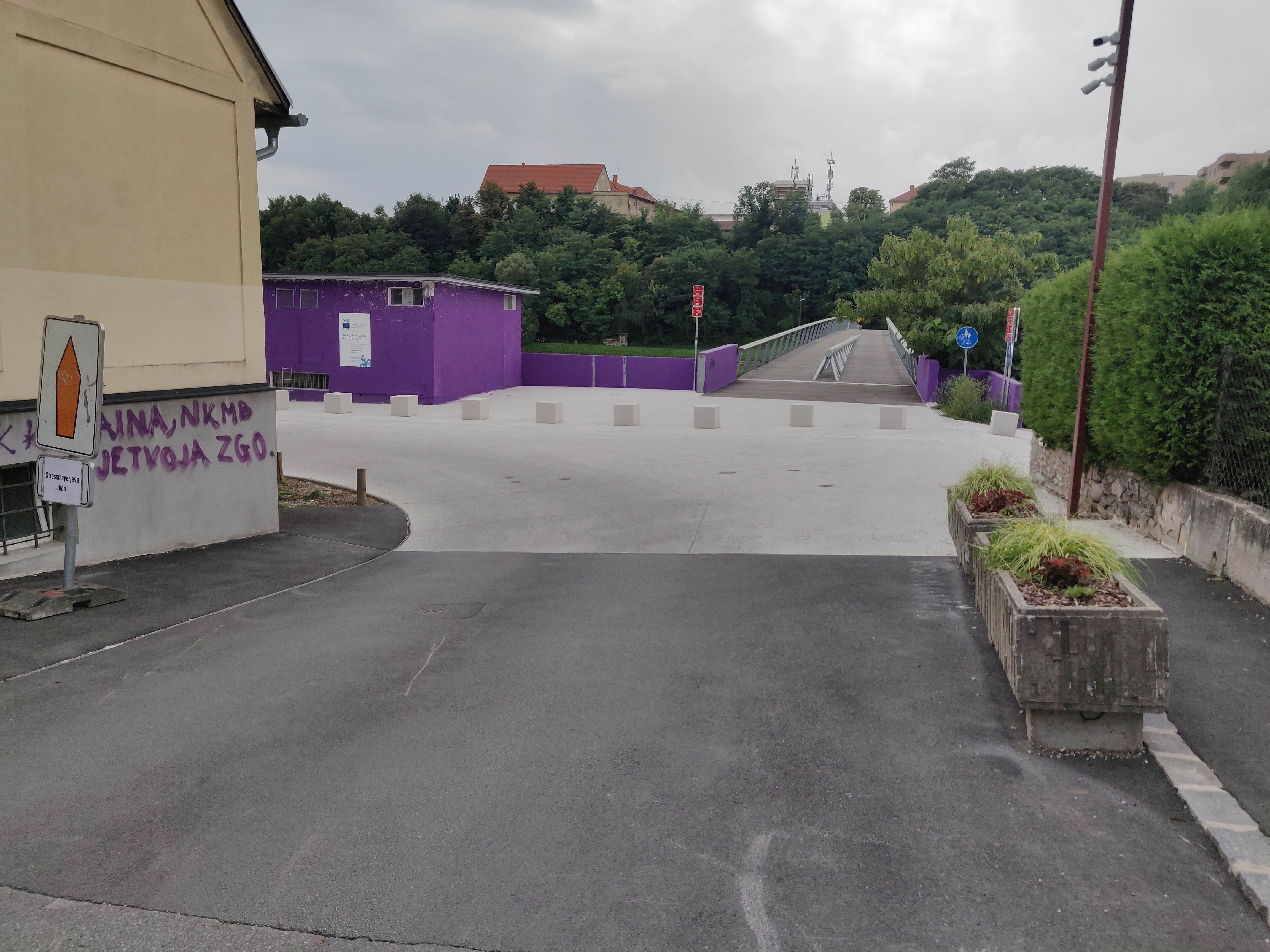 Nevaren ovinek na Lentu, ob začetku Strme ulice