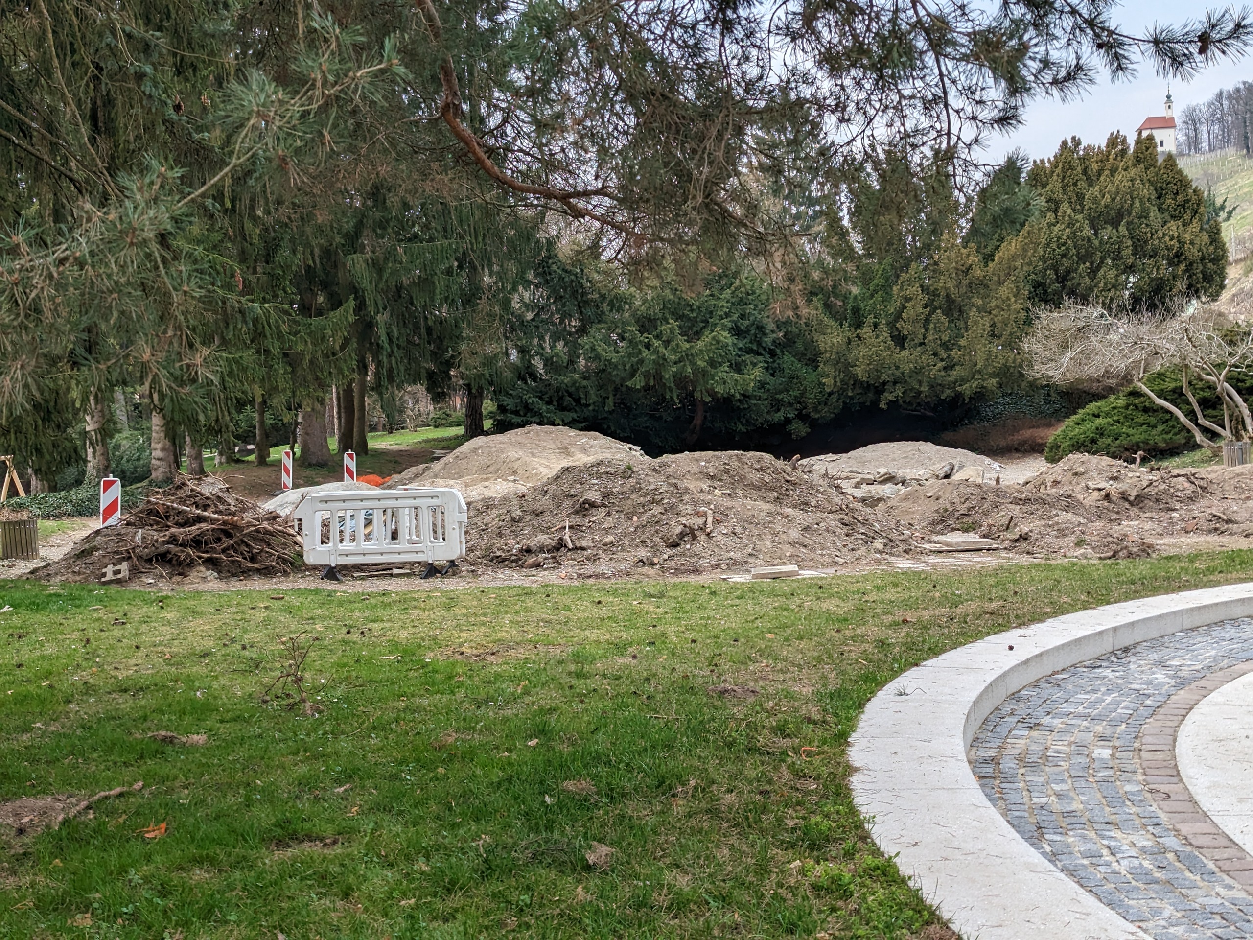 Kup nesnage sredi Mestnega parka