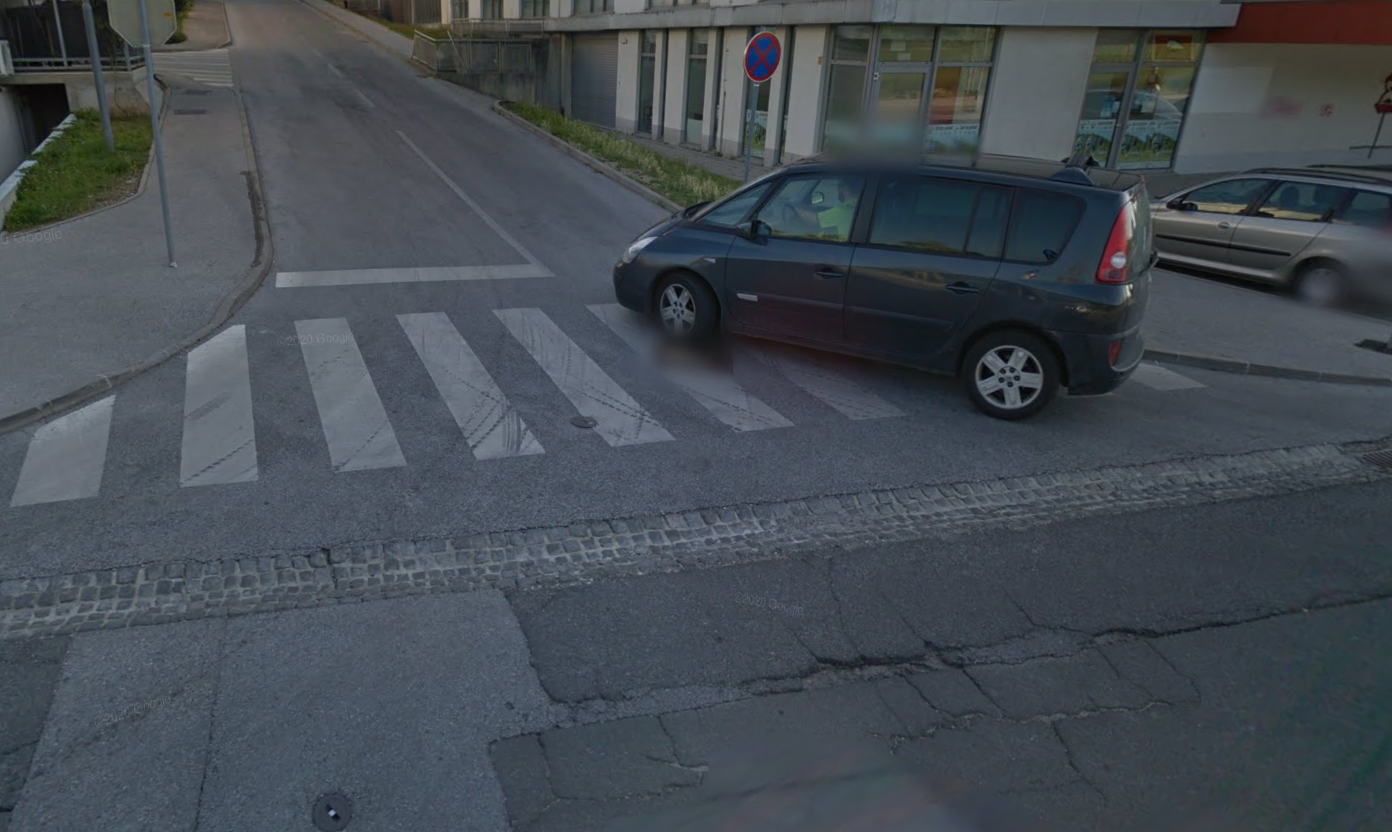 Ogromna vdolbina v cesti