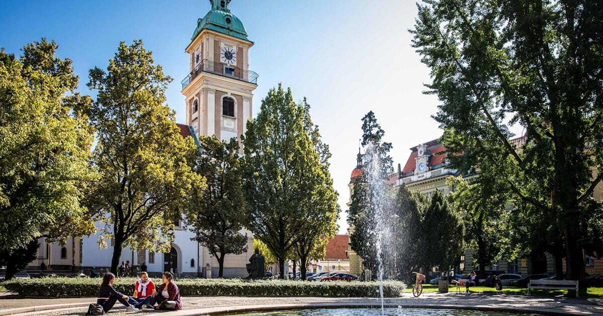 Zaprtje Slomškovega trga za osebna vozila