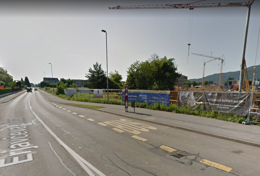 Ureditev postajališča na Studencih